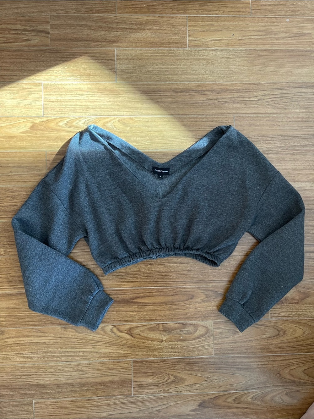 PrettyLittleThing Charcoal Gray Cropped V-Neck Sweatshirt